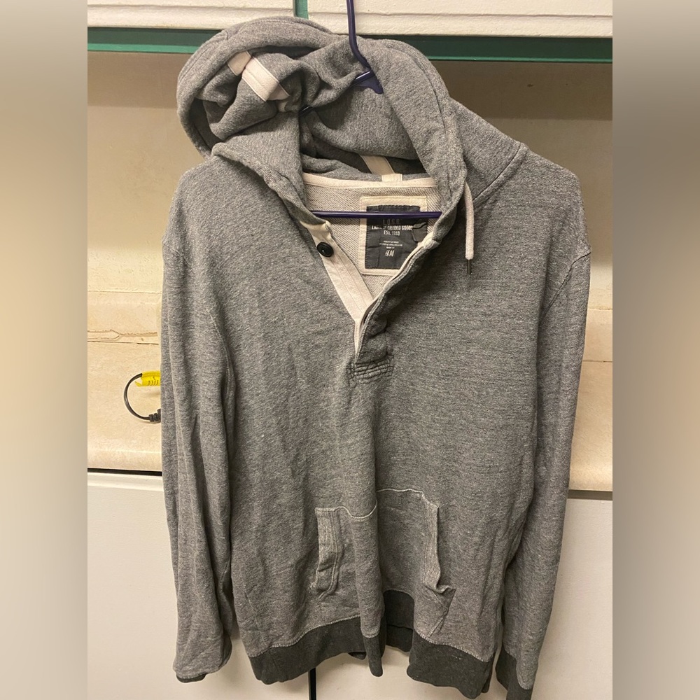 H&M gray hooded sweatshirt Sz L
